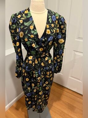 Alexia Admor Black Wrap Midi Dress with Yellow & Blue Floral Print (41)